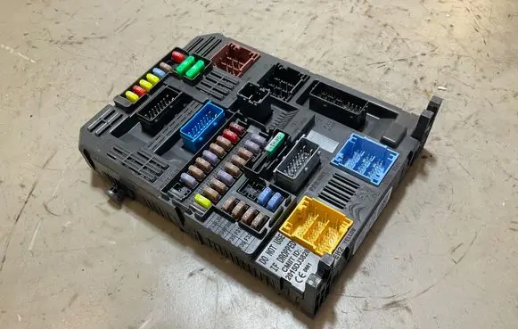 Peugeot Partner III Fuse box set 9830707680 2591961714 28641125