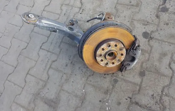 Front wheel hub spindle knuckle