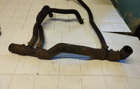 Opel Vivaro Engine coolant pipe/hose