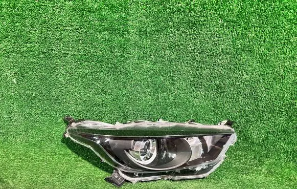 Toyota Yaris XP210 Headlight/headlamp
