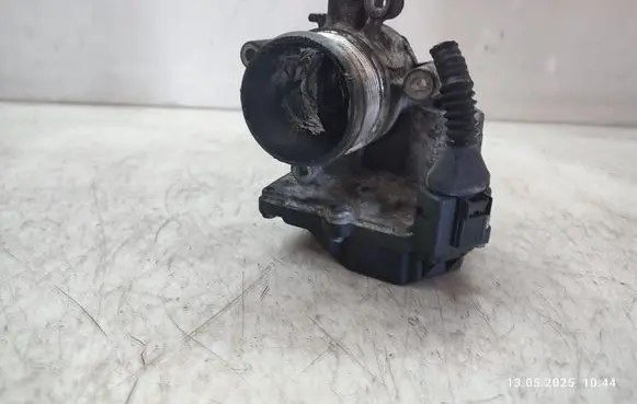 Volkswagen Tiguan Throttle valve 03L128063K
