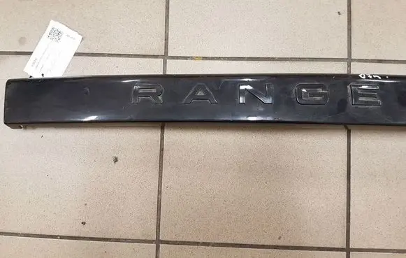 Land Rover Range Rover Sport L320 Tailgate trim DGP000192