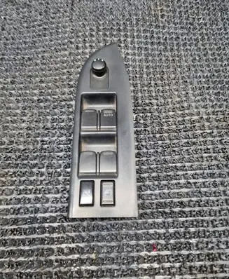 Suzuki Grand Vitara II Electric window control switch 64J30 3355T