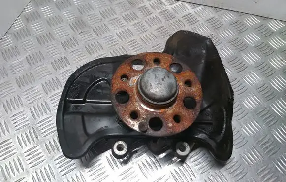 Mercedes-Benz C AMG W204 Front wheel hub spindle knuckle