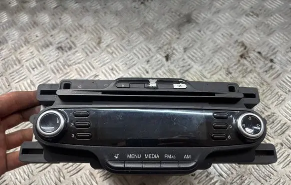 Radio/CD/DVD/GPS head unit
