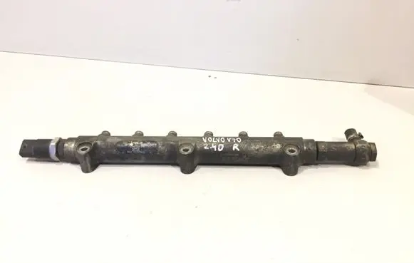 Volvo V70 Fuel main line pipe 8658252