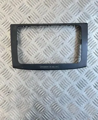 Volkswagen PASSAT B6 Radio/GPS head unit trim 3c0858069M