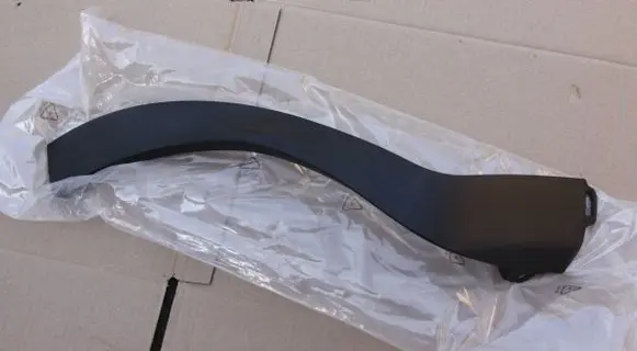Rear bumper trim bar molding