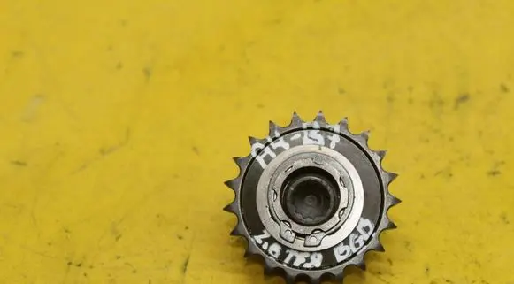 Audi A4 S4 B7 8E 8H Oil pump 