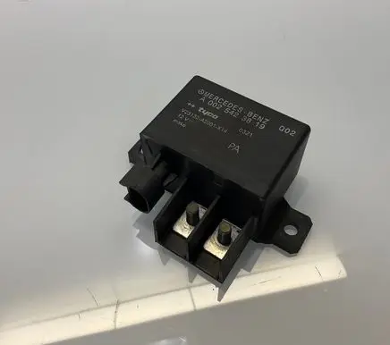 Mercedes-Benz E W211 Charging relay A0025423819 V23132A2001X14 0025423819