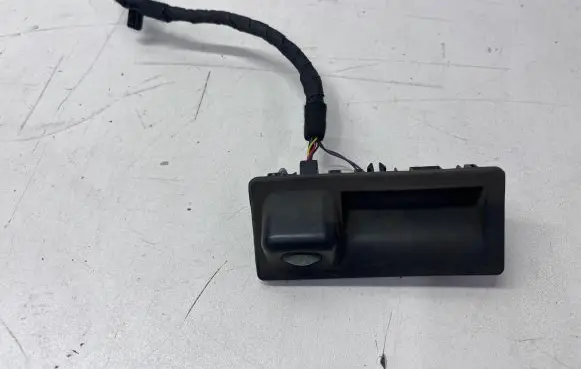 Volkswagen PASSAT B8 USA Tailgate handle with camera 561827566D