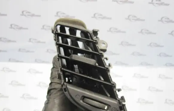 Ford Fiesta Dashboard side air vent grill/cover trim A018B09