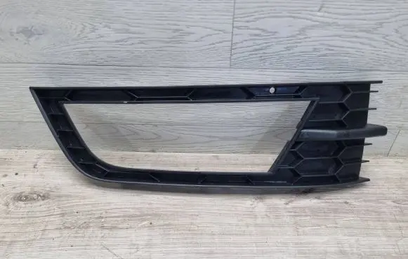 Skoda Octavia Mk3 (5E) Front fog light trim/grill 5E0807682