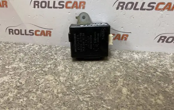 Toyota Corolla E120 E130 Door control unit/module 8974112290 2513000240