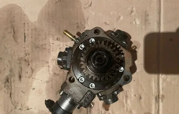 Nissan X-Trail T32 Fuel injection high pressure pump 167005114R 0445010406