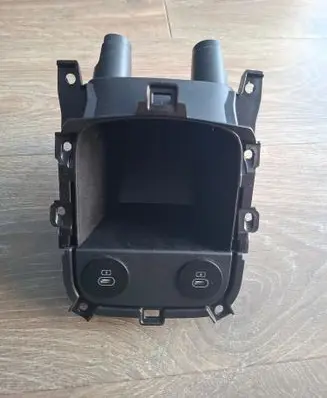 Hyundai Ioniq 5 USB socket connector 84647GIBA0 96125R1500240829