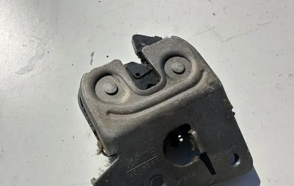 BMW 5 E60 E61 Seat back rest lock catch 7112864
