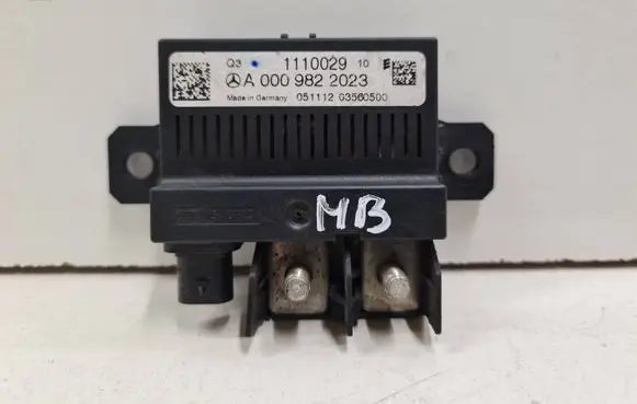 Mercedes-Benz E W212 Charging relay A0009822023 1110029 05111203560500