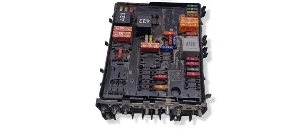 Volkswagen Touran I Fuse module 1K0937124H
