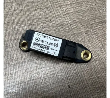 Mercedes-Benz C W203 Airbag deployment crash/impact sensor 0018204426 002934 00030002518