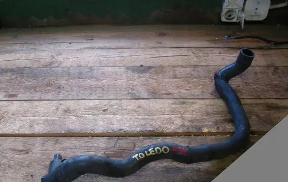 Seat Toledo III (5P) Engine coolant pipe/hose