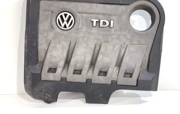 Volkswagen PASSAT B7 Engine cover (trim) 