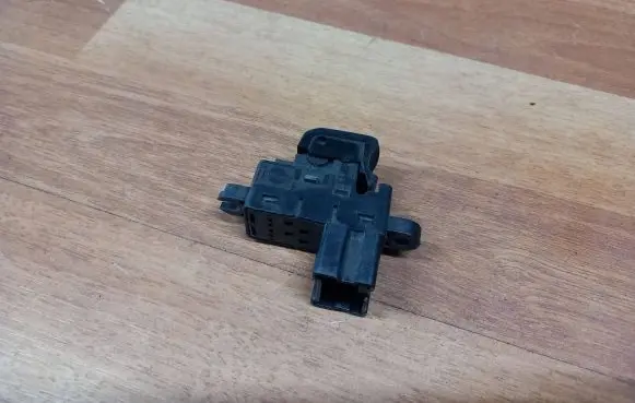 Nissan Qashqai Electric window control switch 25411JD000