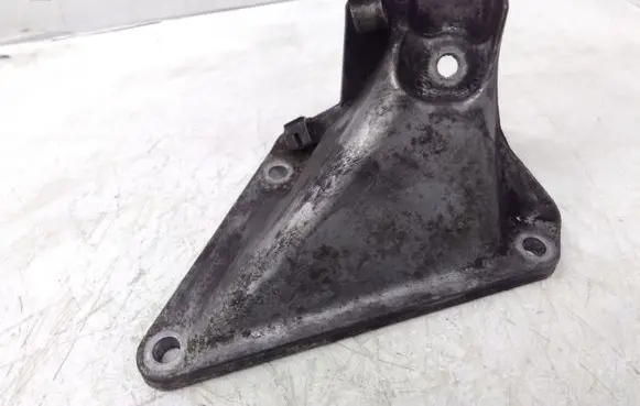 BMW 5 E60 E61 Engine mounting bracket 6761149
