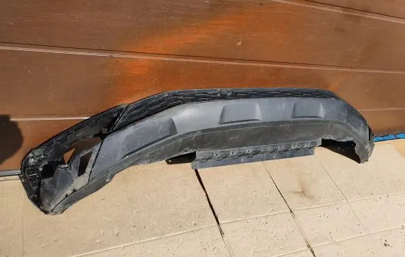 Front bumper lip