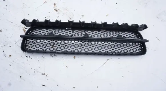 Volvo C70 Front bumper lower grill HALOGENZALEPKA