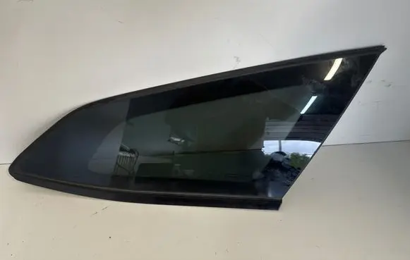 Peugeot 308 Rear side window 9840105480