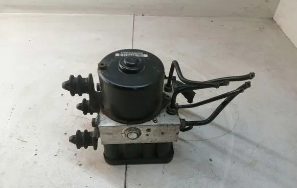 Volkswagen Golf V ABS Pump 1K0907379AC 10096003593 00005305H0