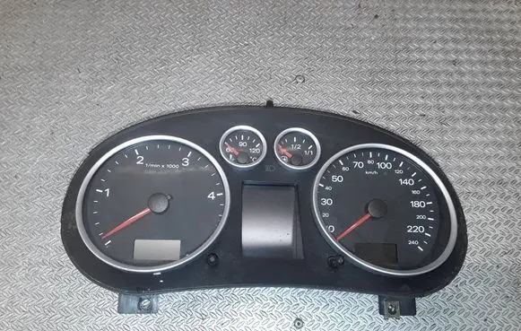 Audi A2 Speedometer (instrument cluster) 8Z0920930F