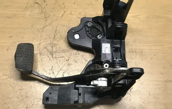 Opel Zafira C Pedal assembly 39032861