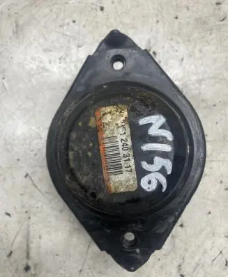 Mercedes-Benz ML W164 Engine mount bracket