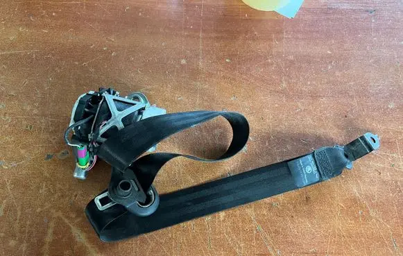 Skoda Praktik (5J8) Front seatbelt 5J1857702A