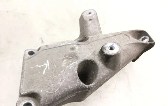 BMW 1 E81 E87 Engine mounting bracket 6776529 2216776529