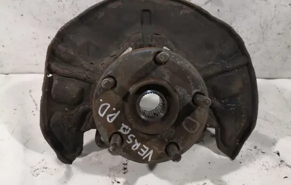 Toyota Corolla Verso AR10 Front wheel hub