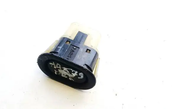Tailgate opening switch