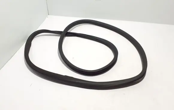 Peugeot Partner III Front door rubber seal 9818018380