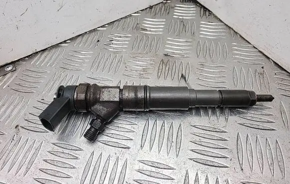 BMW 5 E60 E61 Fuel injector 7794652 0445110212
