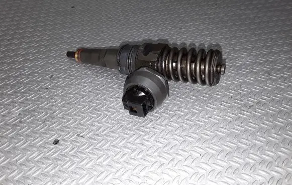 Audi A4 S4 B6 8E 8H Fuel injector 038130073BD
