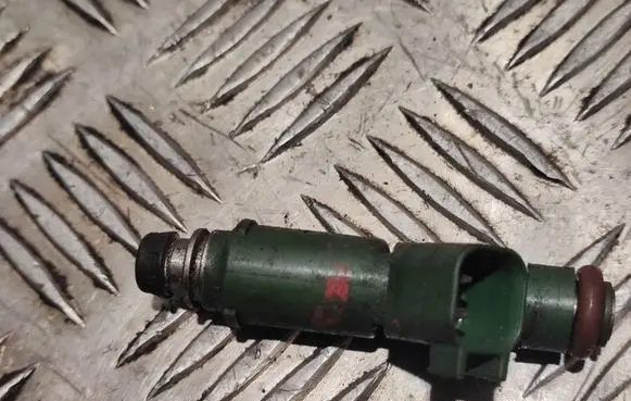 Volvo V50 Fuel injector 9470229