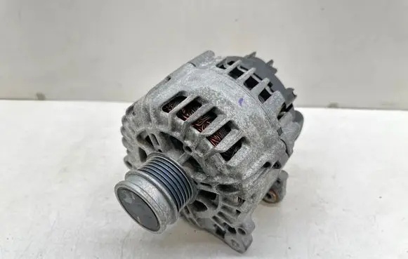Volkswagen Caddy Generator/alternator 05E903026K