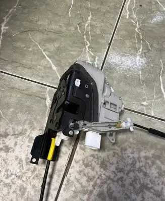 Audi Q5 SQ5 Front door lock 8J1837015E