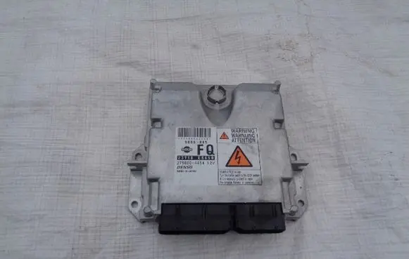 Nissan X-Trail T30 Engine control unit/module 5800445