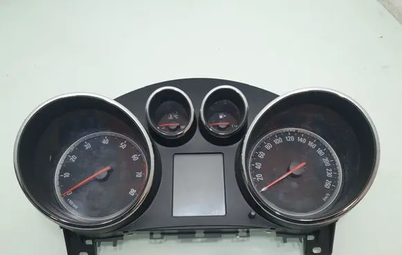 Opel Zafira C Speedometer (instrument cluster) 13433775