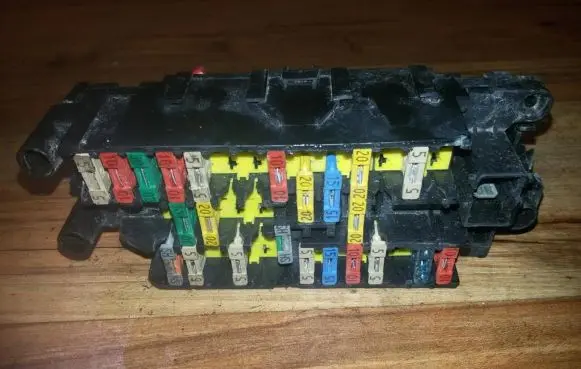 Peugeot 207 Fuse box set 9635518180