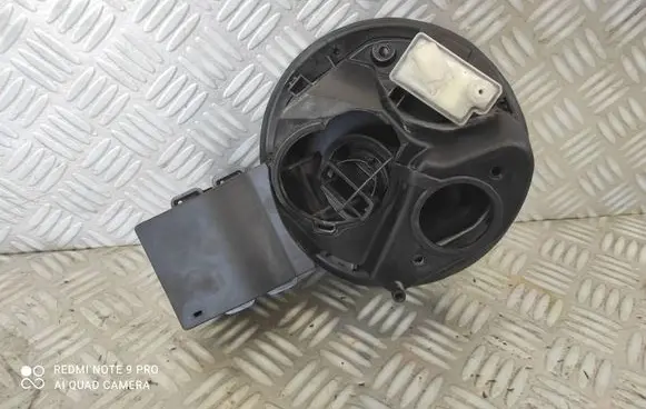 Fuel tank cap lock