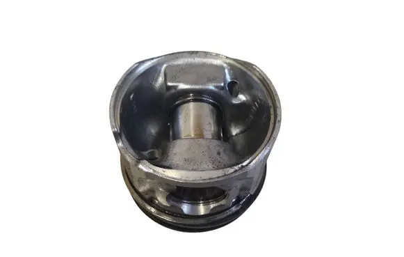 Ford Mondeo MK IV Piston 0000